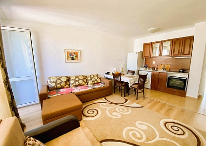 Велика двокімнатна квартира з видом на море. Фото 13