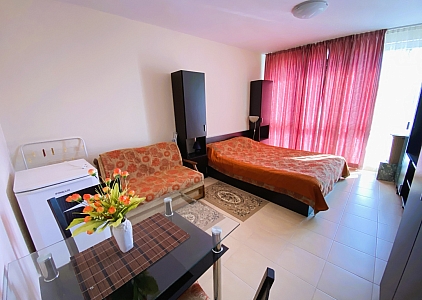 Простора двокімнатна квартира за 500 метрів від моря. Фото 4