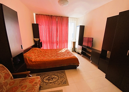 Простора двокімнатна квартира за 500 метрів від моря. Фото 18