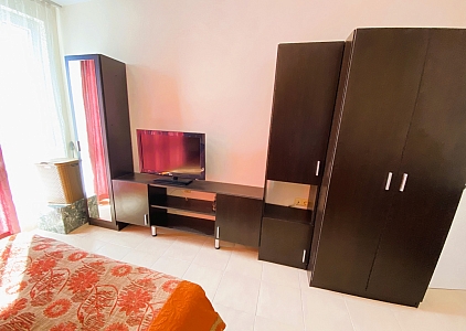 Простора двокімнатна квартира за 500 метрів від моря. Фото 20