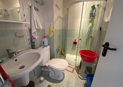 Простора двокімнатна квартира за 500 метрів від моря. Фото 8