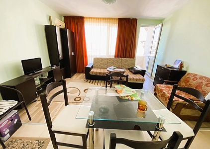 Простора двокімнатна квартира за 500 метрів від моря. Фото 2