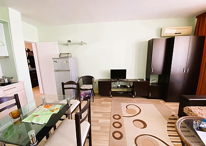 Простора двокімнатна квартира за 500 метрів від моря. Фото 16