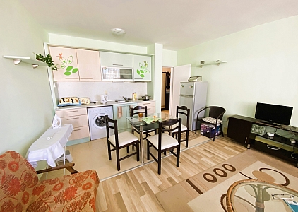 Простора двокімнатна квартира за 500 метрів від моря. Фото 12