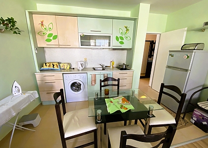 Простора двокімнатна квартира за 500 метрів від моря. Фото 3