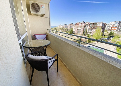 Простора двокімнатна квартира за 500 метрів від моря. Фото 6