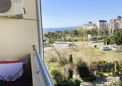 Простора двокімнатна квартира за 500 метрів від моря. Фото 25