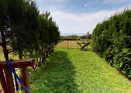 Двухэтажный таунхаус с двориком рядом с Солнечным Берегом. Фото 2