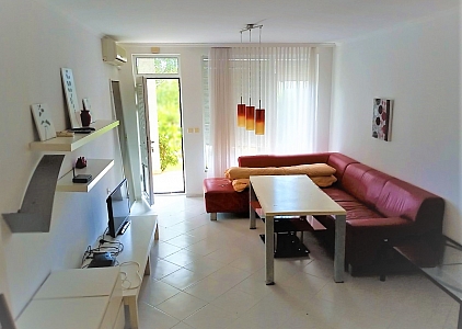 Spacious three-room apartment with a large terrace and a lawn in the center of St. Vlas. Photo 3 Spacious three-room apartment with a large terrace and a lawn in the center of St. Vlas. Photo 3