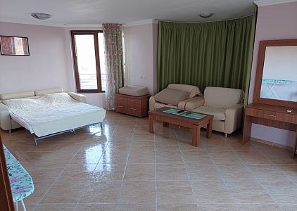 Spacious one-bedroom apartment. Photo 2