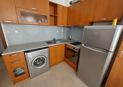 Excellent inexpensive apartment in a complex with a low maintenance fee. Photo 3