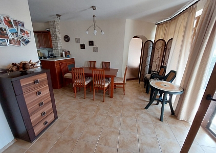 Большой дом с пятью спальнями в большом комплексе в 3 км. от моря. Foto 27