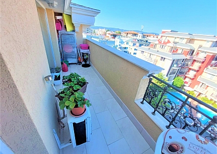 Красивая двухкомнатная квартира на Солнечном берегу. Фото 1