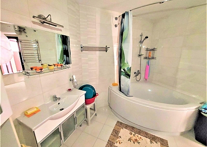 Geräumige Zweizimmerwohnung 150 Meter vom Meer entfernt. Foto 9