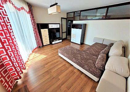 Geräumige Zweizimmerwohnung 150 Meter vom Meer entfernt. Foto 2