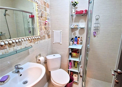 Красивая двухкомнатная квартира в пешей доступности к морю. Фото 6