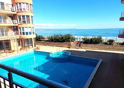 Spacious studio with a gorgeous sea view 20 meters from the beach. Photo 1 Spacious studio with a gorgeous sea view 20 meters from the beach. Photo 1