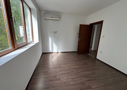 Velký byt v dobrém komplexu. Foto 8