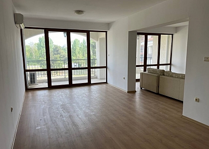 Velký byt v dobrém komplexu. Foto 3