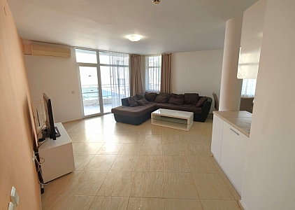 Large apartment with a pool view in a residential complex. Photo 9 Large apartment with a pool view in a residential complex. Photo 9