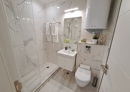 Wunderschöne neue Wohnung in erster Reihe. Foto 12