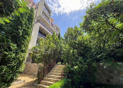 Просторная трехкомнатная квартира с панорамной террасой в 200 метрах от моря. Фото 15 Просторная трехкомнатная квартира с панорамной террасой в 200 метрах от моря. Фото 15