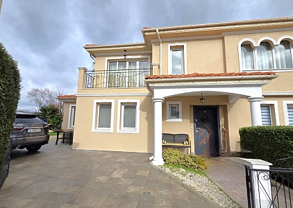 Dom szeregowy w kompleksie Victoria Hill. Zdjęcie 1