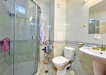 Przestronne studio z pięknym widokiem na basen. Zdjęcie 6