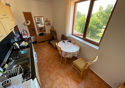 One bedroom apartment in a nice family complex. Photo 3