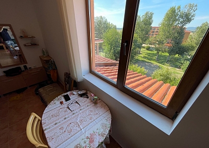 One bedroom apartment in a nice family complex. Photo 10