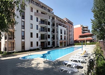 Excellent studio with a pool view in a good complex. Photo 1 Excellent studio with a pool view in a good complex. Photo 1