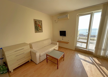 Przestronny apartament z widokiem na morze w dużym kompleksie. Zdjęcie 9