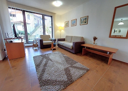 Prostorný městský dům s trávníkem ve velkém komplexu . Foto 2 Prostorný městský dům s trávníkem ve velkém komplexu . Foto 2