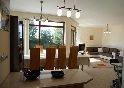 Třípokojový dům s vlastním bazénem . Foto 9