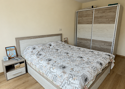 Eine geräumige Wohnung in einem Gebäude ohne Instandhaltungskosten im Zentrum. Foto 2