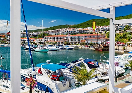 Huge 3 bedroom apartment with stunning sea views. Photo 13