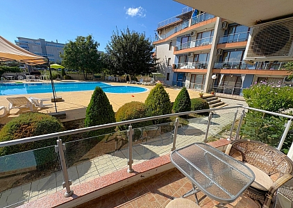 Apartment with pool view in a small residential complex. Photo 1 Apartment with pool view in a small residential complex. Photo 1