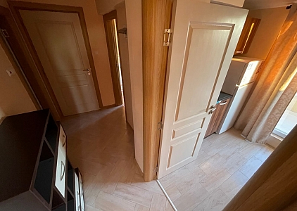 Небольшая трехкомнатная квартира в красивом комплексе . Фото 15