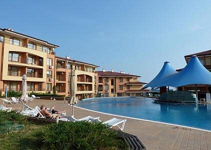 Spacious three-room apartment in a complex on the second line from the sea. Photo 5 Spacious three-room apartment in a complex on the second line from the sea. Photo 5