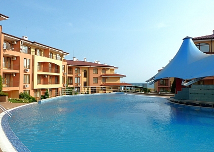 Apartment with side sea views in a complex on the second line. Photo 1 Apartment with side sea views in a complex on the second line. Photo 1