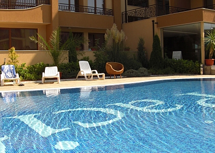 One bedroom apartment in a nice complex. Photo 5