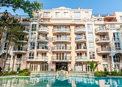 Dwupokojowy apartament z widokiem na basen w kompleksie premium. Zdjęcie 1