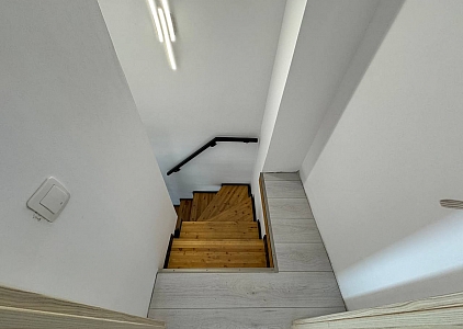 Prostorný apartmán s výhledem na bazén ve skvělém komplexu. Foto 12