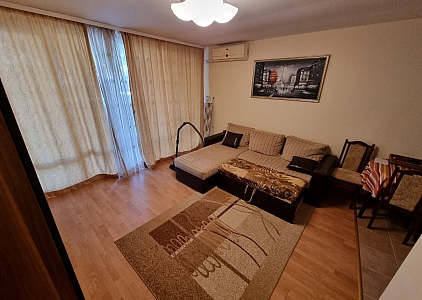 Geräumige Wohnung mit einem Schlafzimmer in der ersten Zeile. Foto 17 Geräumige Wohnung mit einem Schlafzimmer in der ersten Zeile. Foto 17