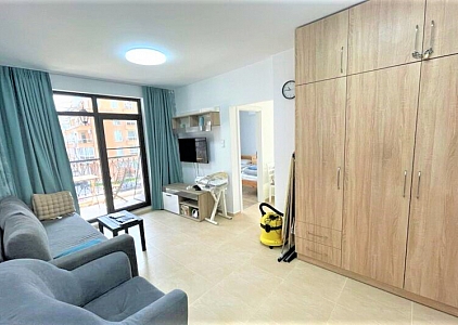 Three-room apartment in the central part of Pomorie. Photo 1