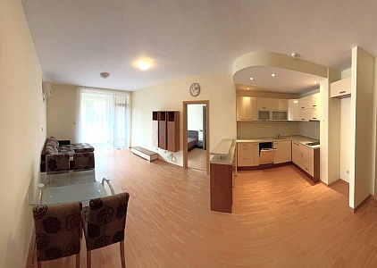 Große Wohnung mit seitlichem Meerblick in einem SPA-Komplex in erster Meereslinie. Foto 8