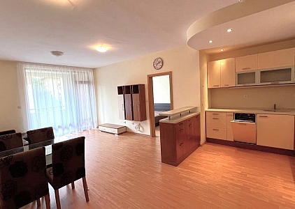 Große Wohnung mit seitlichem Meerblick in einem SPA-Komplex in erster Meereslinie. Foto 2