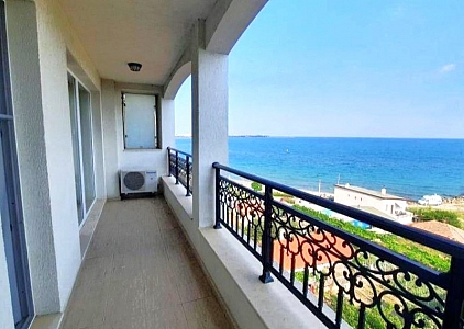 Квартира з переднім видом на море на першій лінії. Фото 1