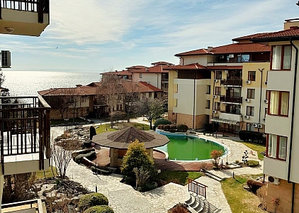 Große Wohnung mit seitlichem Meerblick in einem SPA-Komplex in erster Meereslinie. Foto 3
