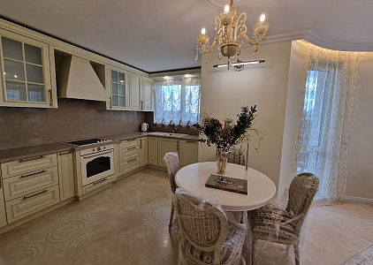 Luksusowy trzypokojowy apartament z kominkiem w Burgas. Zdjęcie 1 Luksusowy trzypokojowy apartament z kominkiem w Burgas. Zdjęcie 1